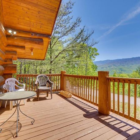 Idyllic Gatlinburg Cabin With Hot Tub And Balcony! エクステリア 写真