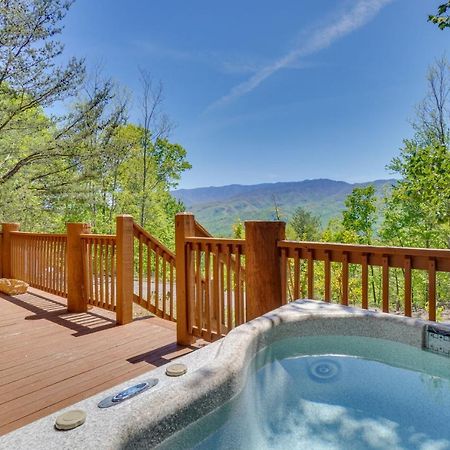 Idyllic Gatlinburg Cabin With Hot Tub And Balcony! エクステリア 写真