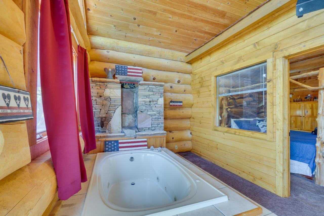 Idyllic Gatlinburg Cabin With Hot Tub And Balcony! エクステリア 写真