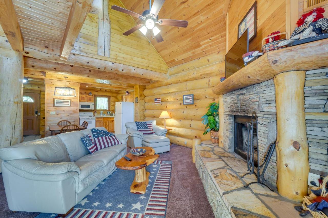 Idyllic Gatlinburg Cabin With Hot Tub And Balcony! エクステリア 写真