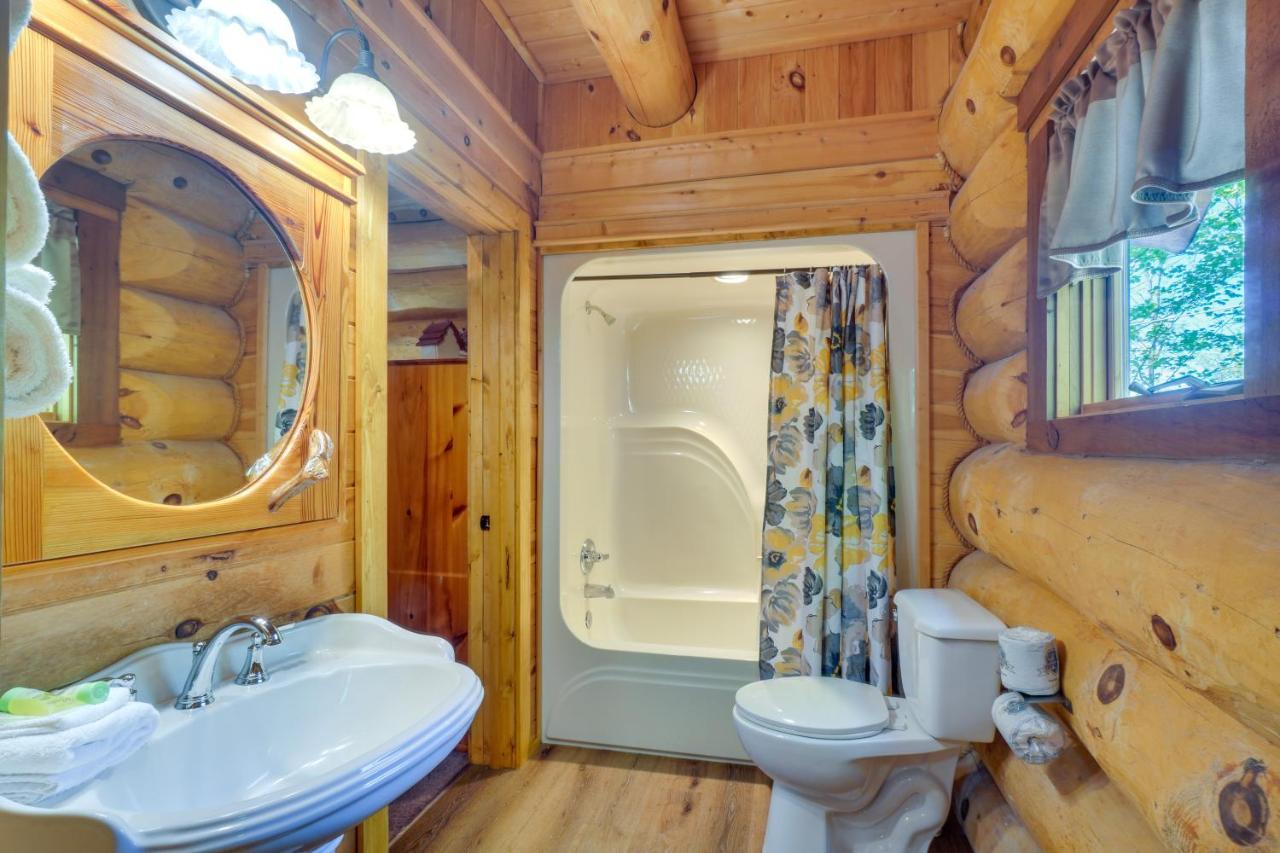 Idyllic Gatlinburg Cabin With Hot Tub And Balcony! エクステリア 写真