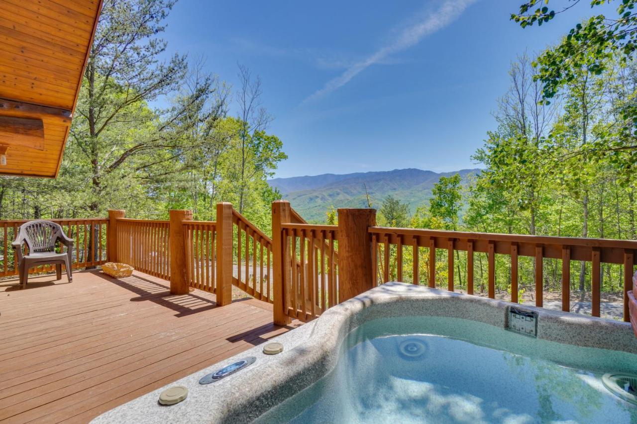 Idyllic Gatlinburg Cabin With Hot Tub And Balcony! エクステリア 写真